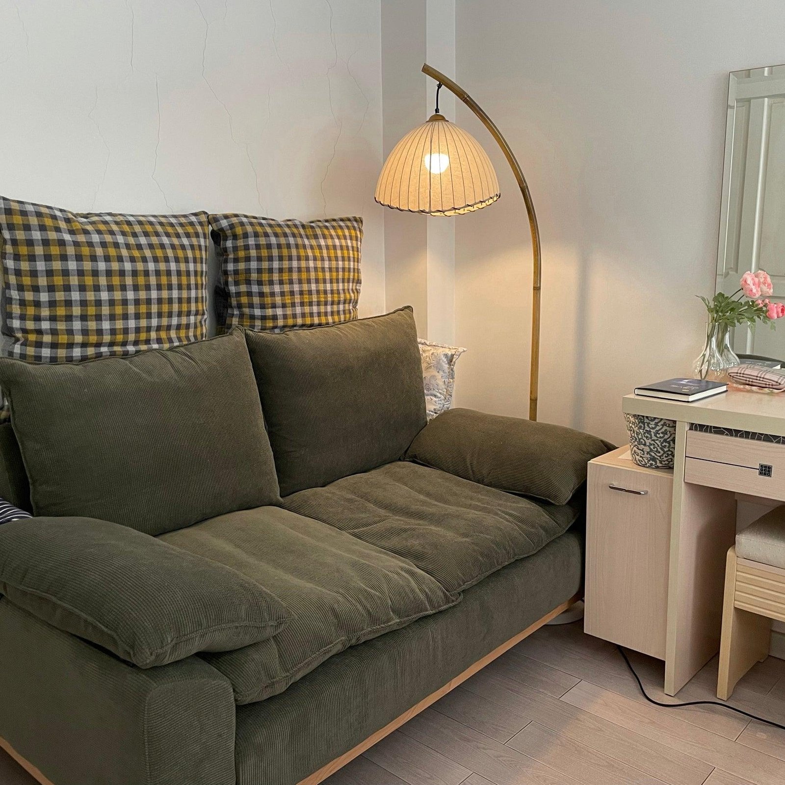 sanna-floor-lamp-33324732