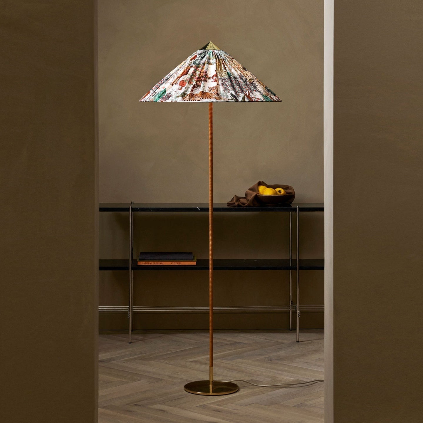 9602 Floor Lamp