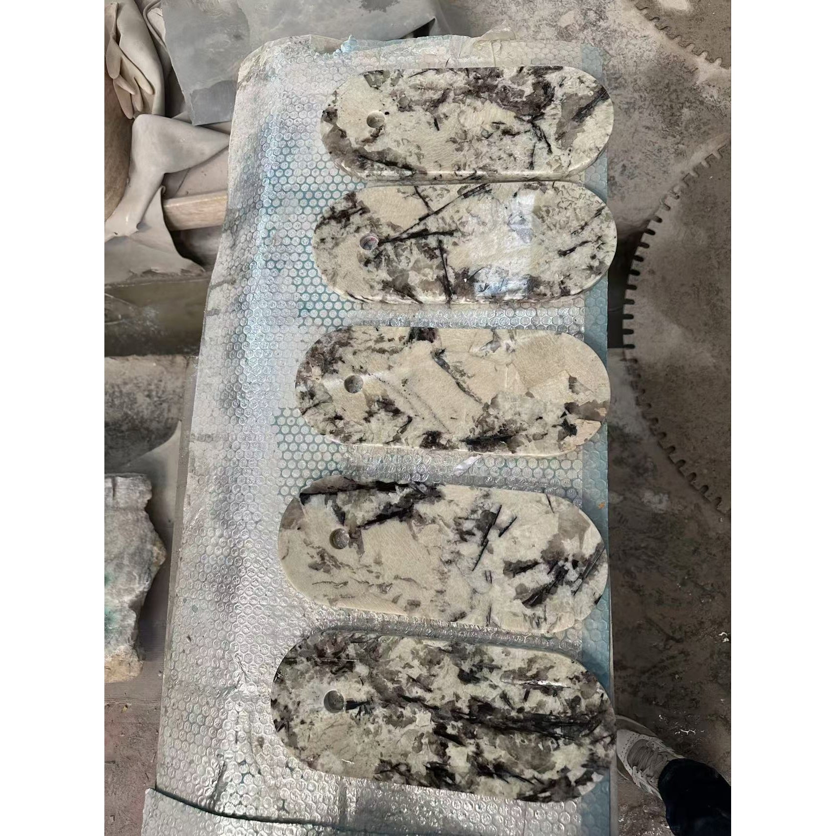 lucie-oval-wall-lamp