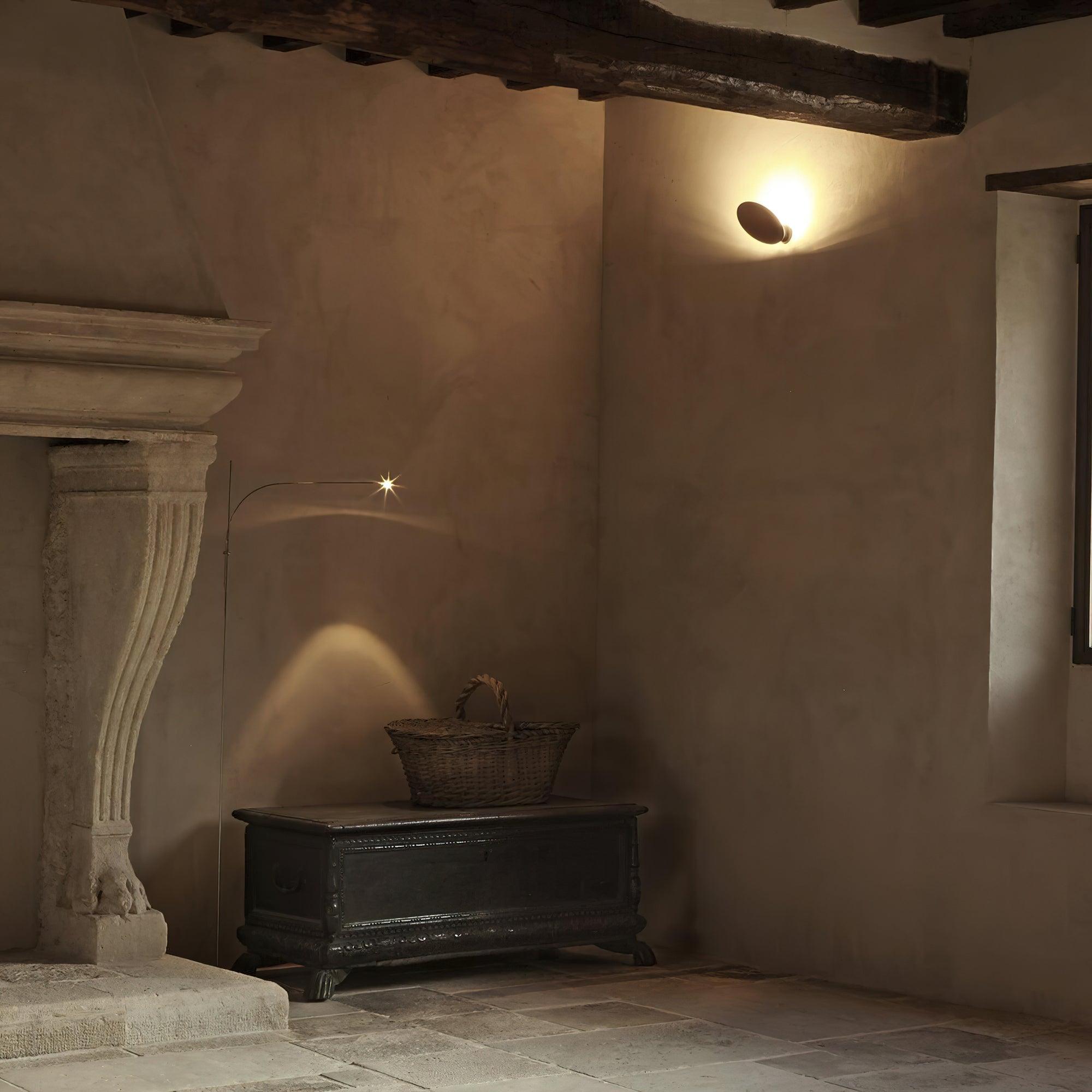 Metal Body Graceful Floor Lamp